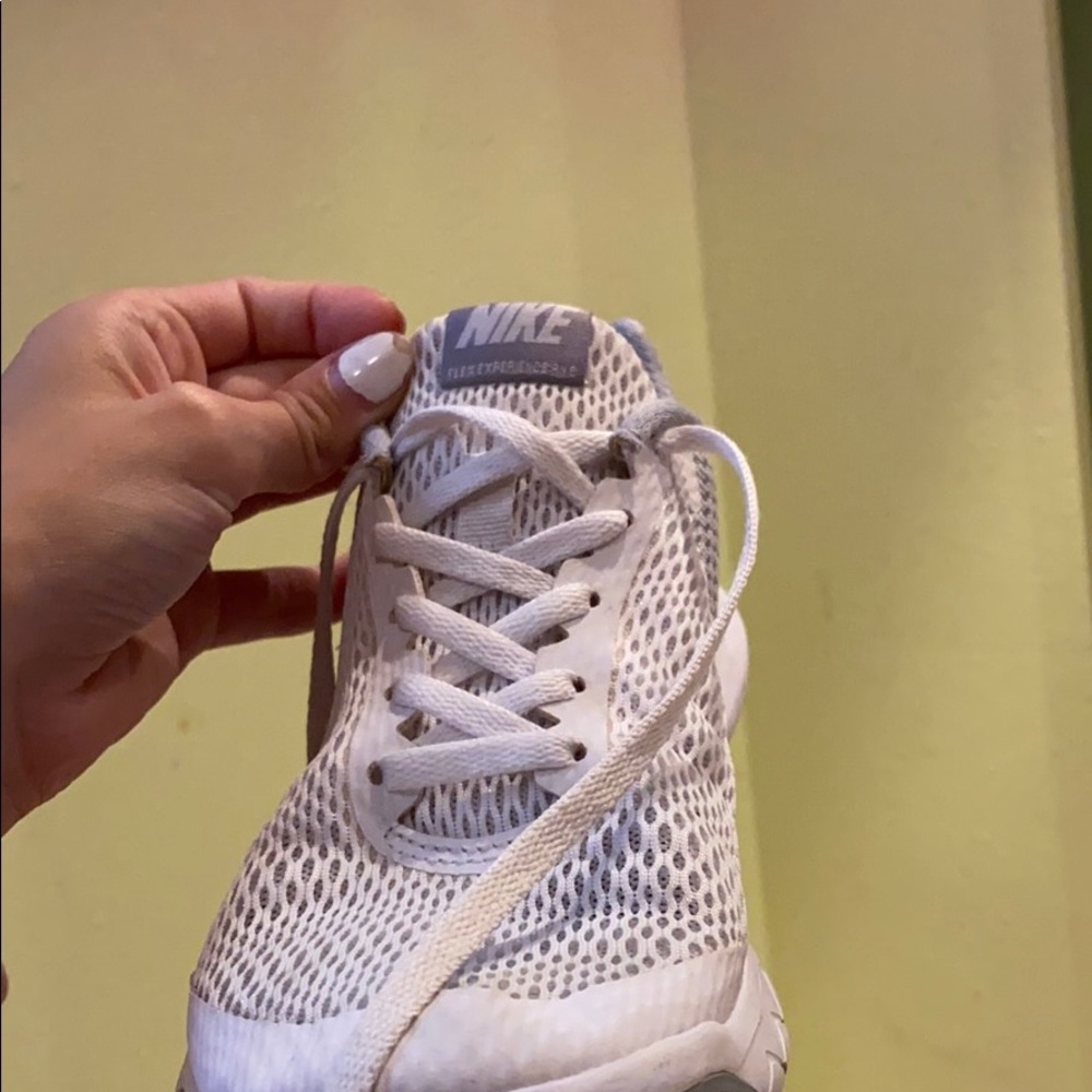 White nikes - Picture 3 of 5